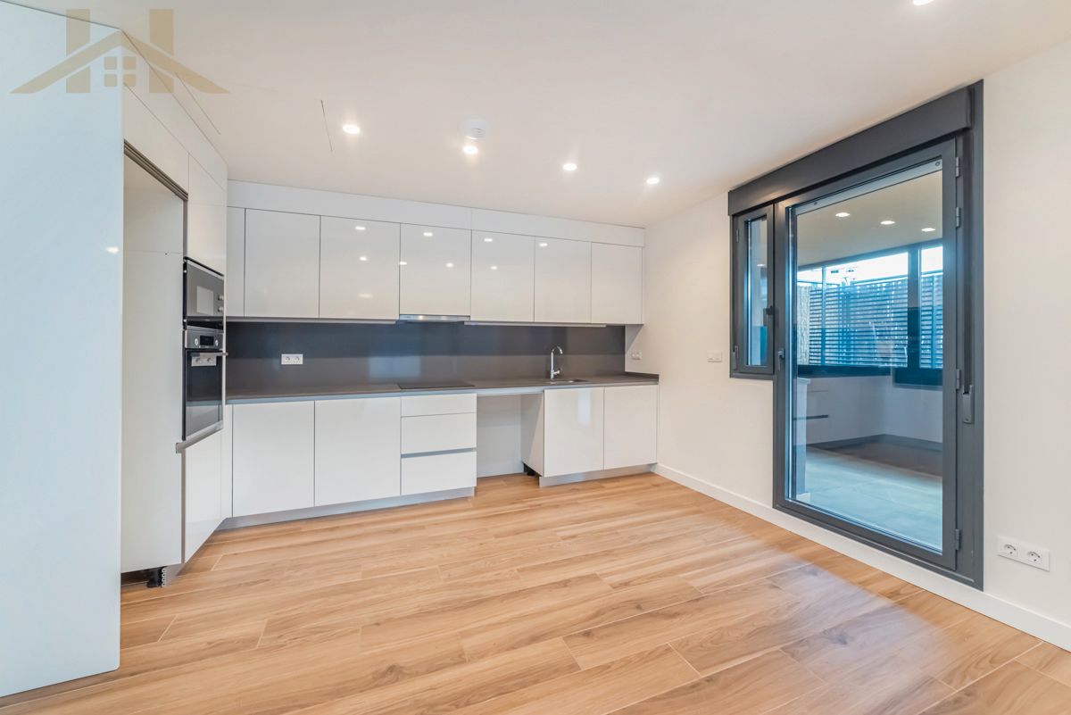 Kitchen of Flat for sale in Tres Cantos  with Air Conditioner, Heating and Private garden