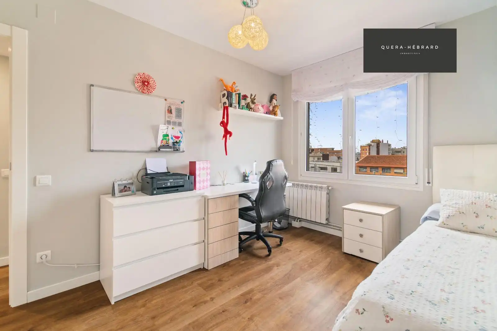 Habitación de Casa adosada en venta en Rubí con Aire acondicionado, Calefacción y Parquet