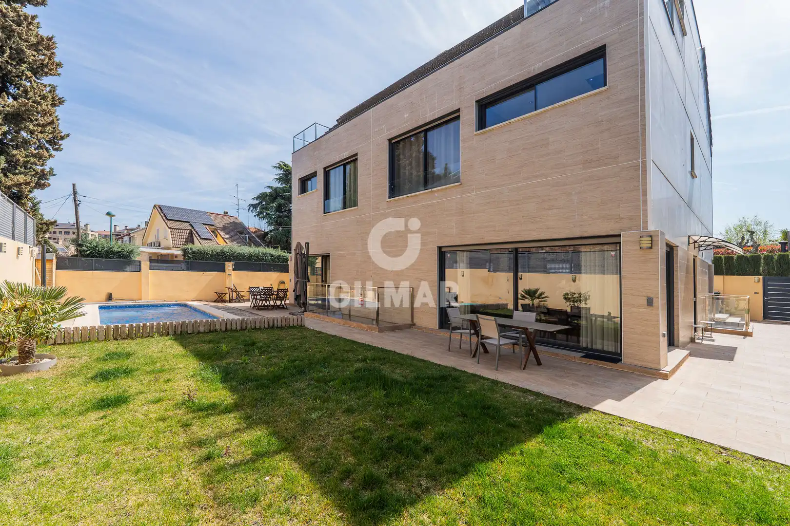 Terrasse von Einfamilien-Reihenhaus zum Verkauf in Pozuelo de Alarcón mit Heizung und Privatgarten