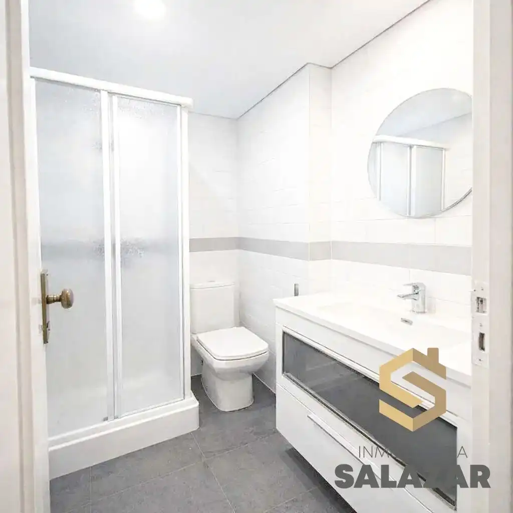 Badezimmer von Dachboden zum Verkauf in Bilbao  mit Heizung, Terrasse und Balkon