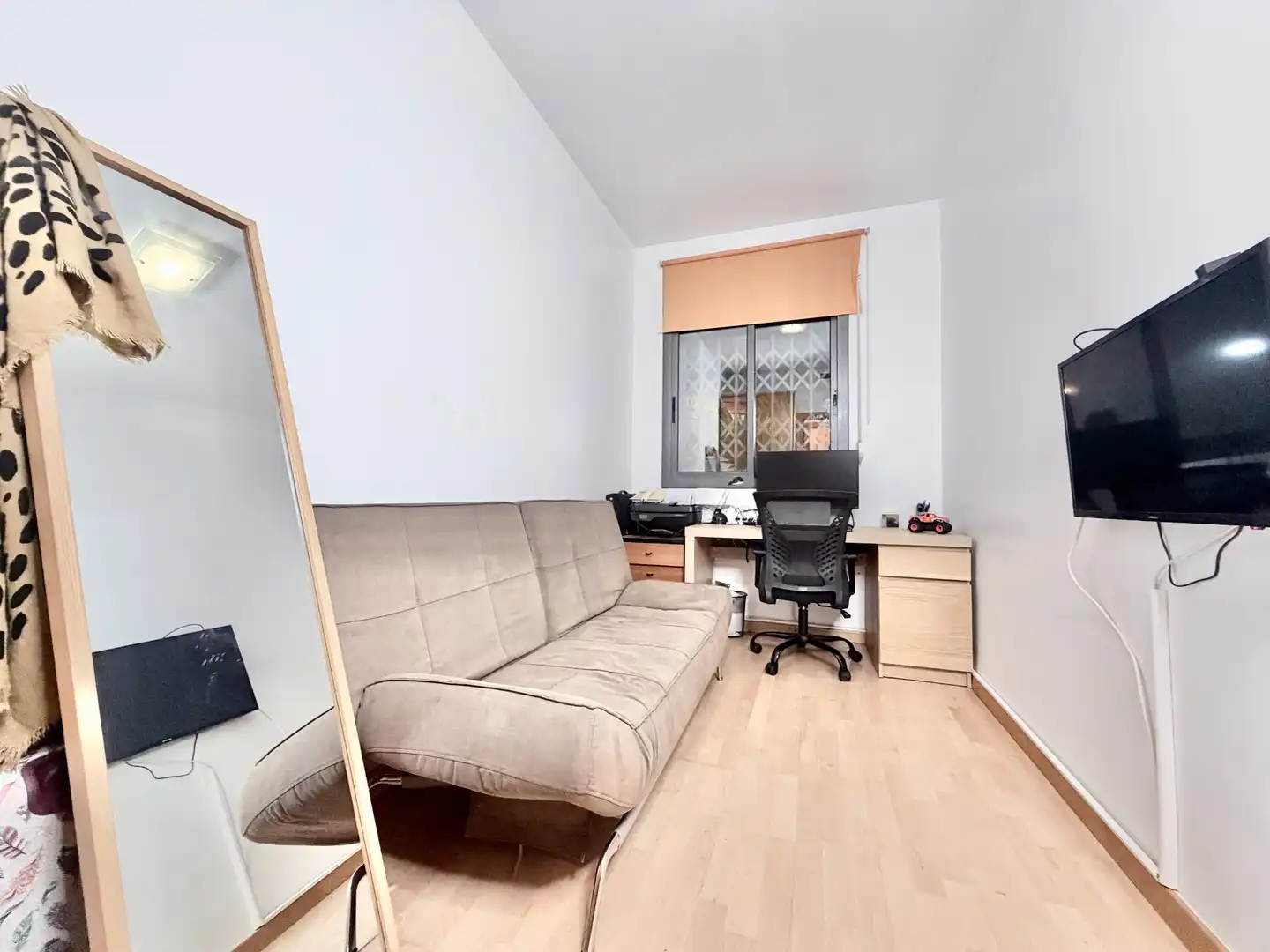 Bedroom of Ground floor for sale in Badalona  with Air Conditioner, Heating and Private garden