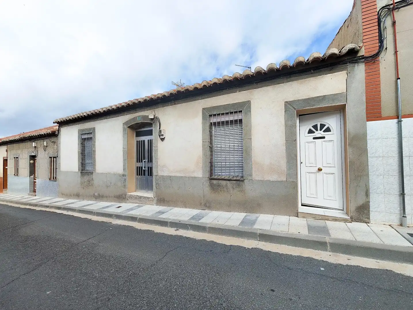 Exterior view of Houses for sale in Puertollano  with Storage room, Furnished and Internet