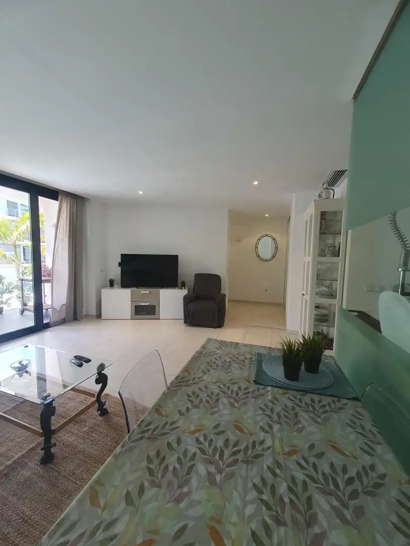 Sala d'estar de Apartament de lloguer en Arona amb Aire condicionat, Terrassa i Moblat
