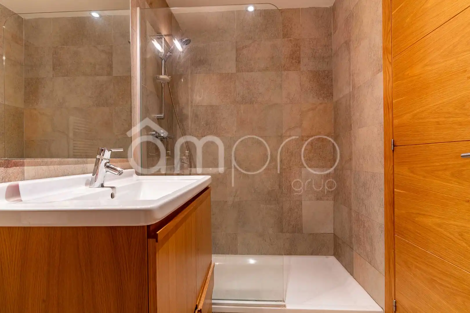 Baño de Piso de alquiler en Tarragona con Calefacción, Terraza y Trastero