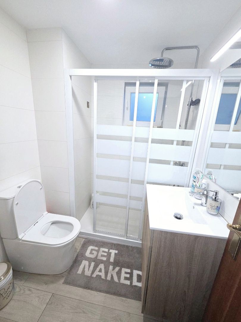 Bany de Pis en venda en Móstoles amb Calefacció, Terrassa i Moblat