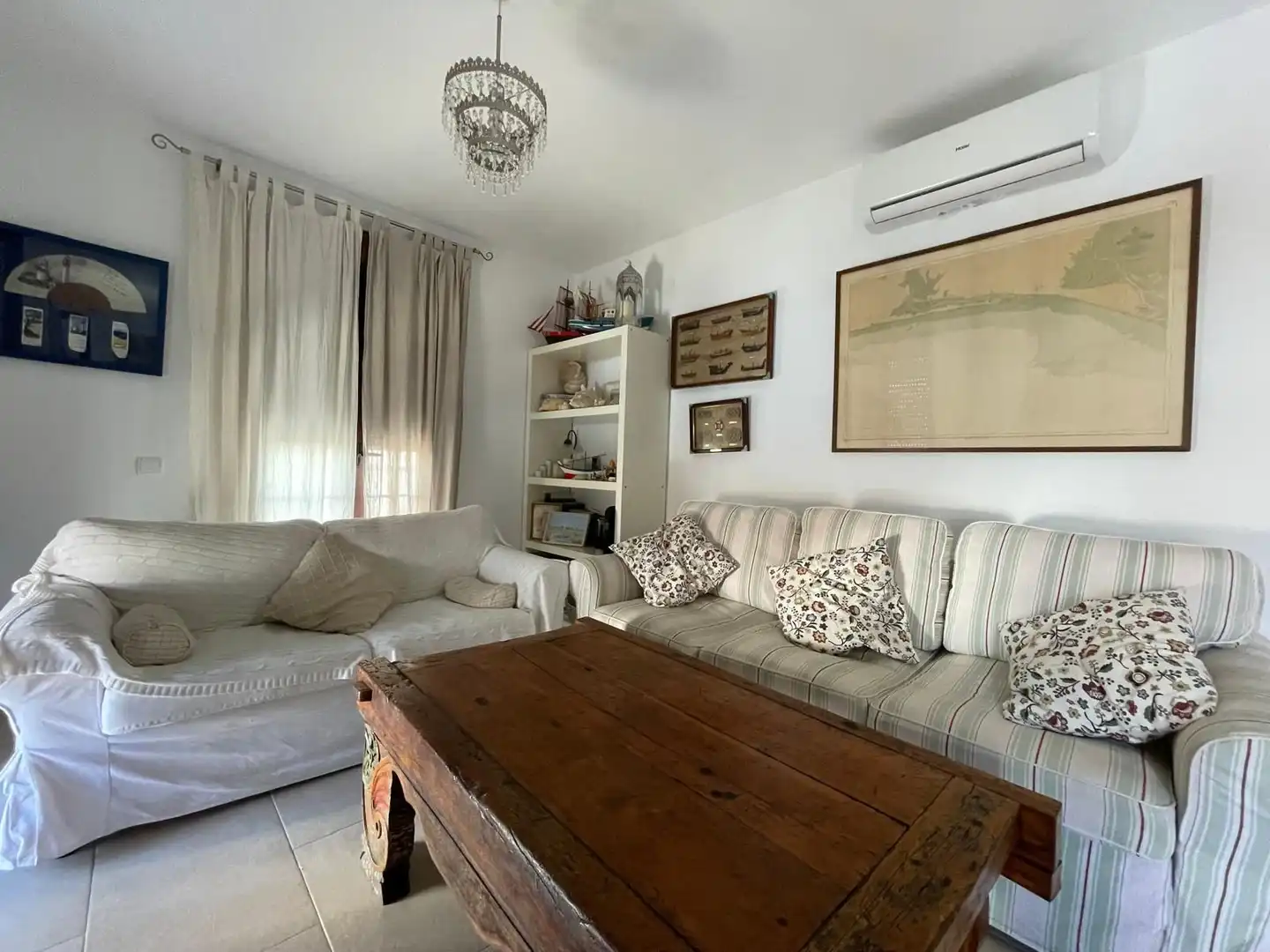 Sala de estar de Apartamento de alquiler en El Rompido con Aire acondicionado, Calefacción y Amueblado