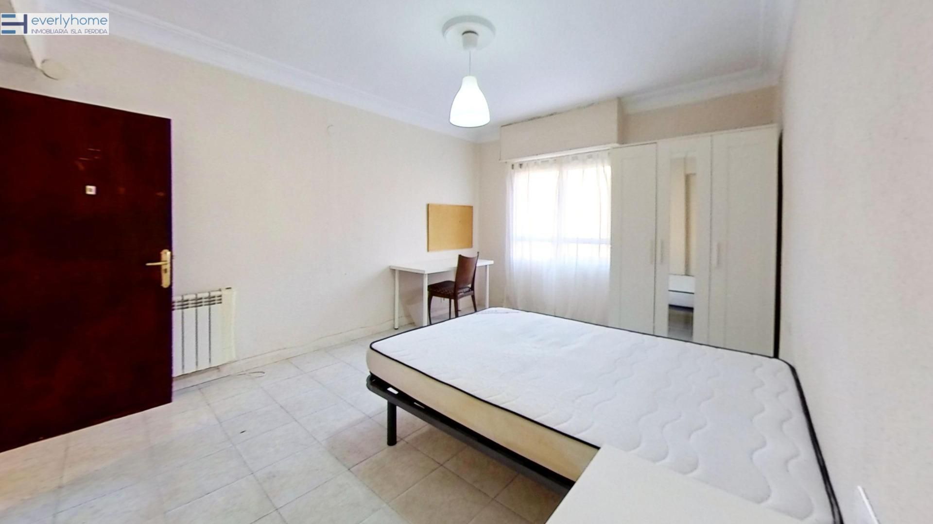 Habitación de Piso de alquiler en  Valencia Capital con Terraza y Balcón