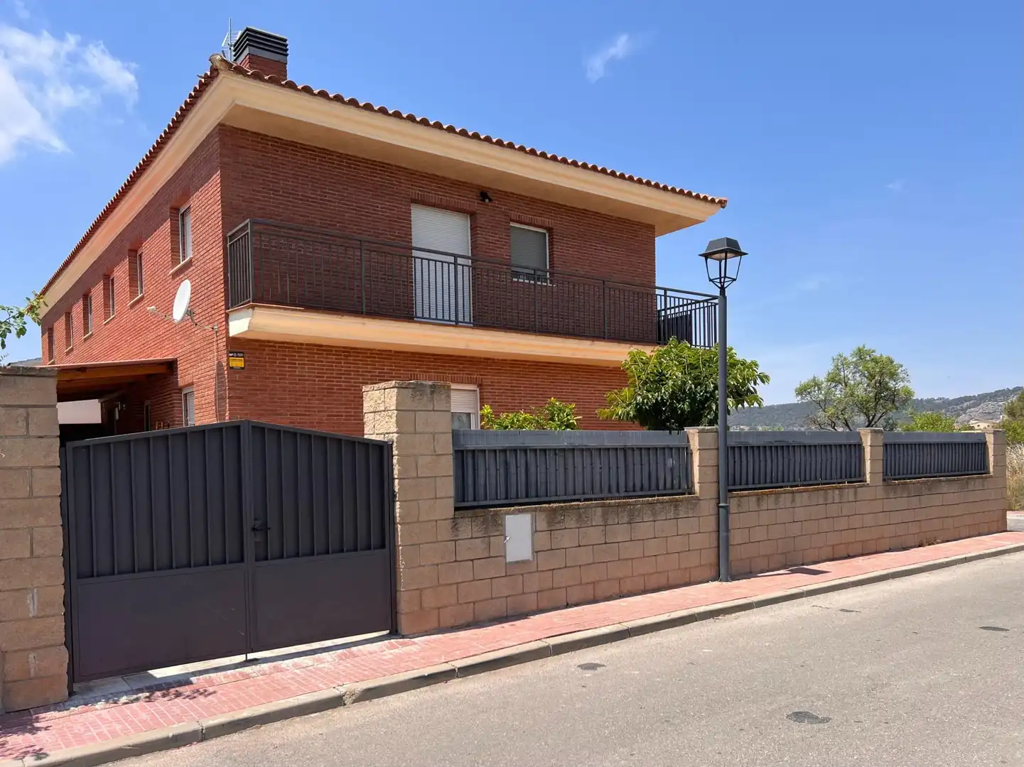 Vista exterior de Casa adosada en venda en Ulldemolins amb Calefacció, Terrassa i Moblat
