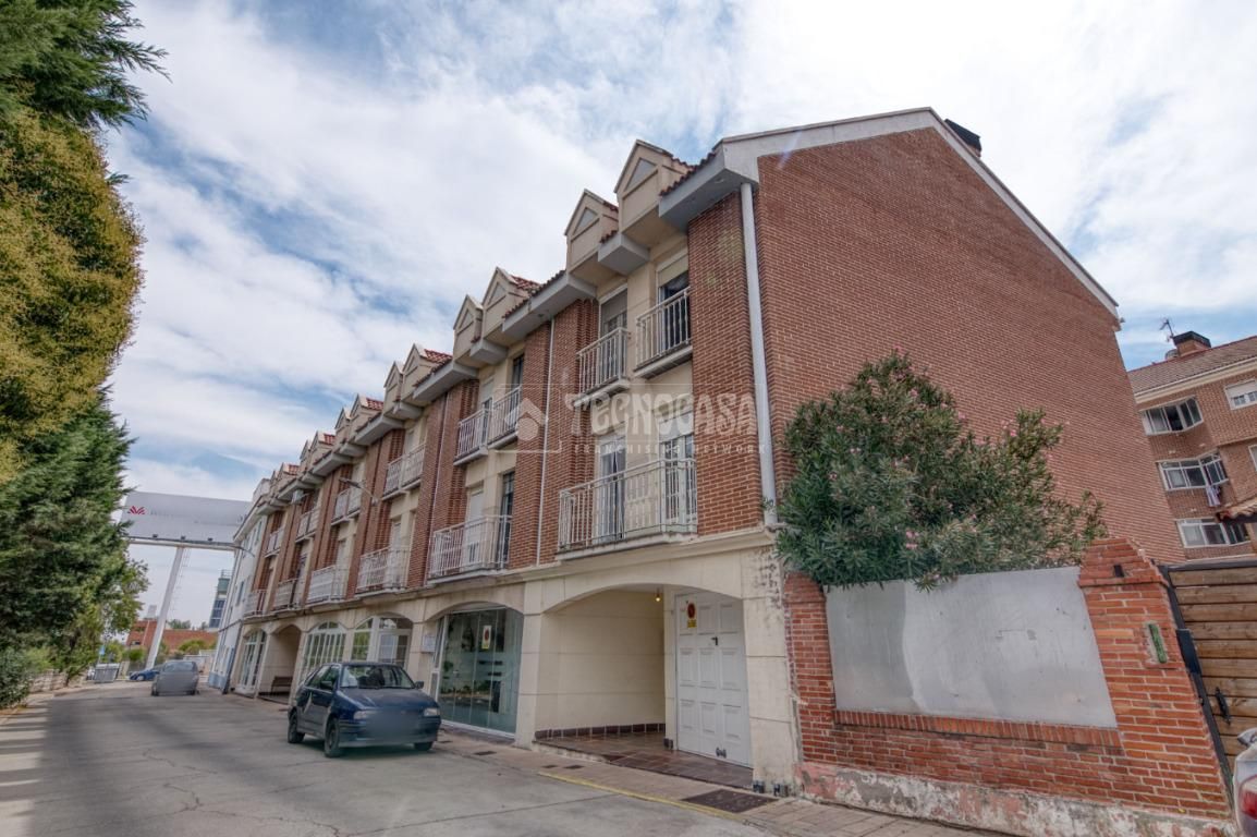 Exterior view of Single-family semi-detached for sale in Valladolid Capital  with Heating, Parquet flooring and Balcony