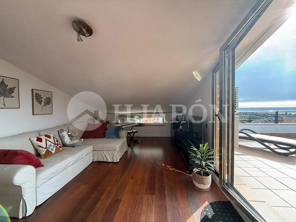 Sala d'estar de Casa adosada en venda en Vilassar de Dalt amb Aire condicionat, Calefacció i Jardí privat