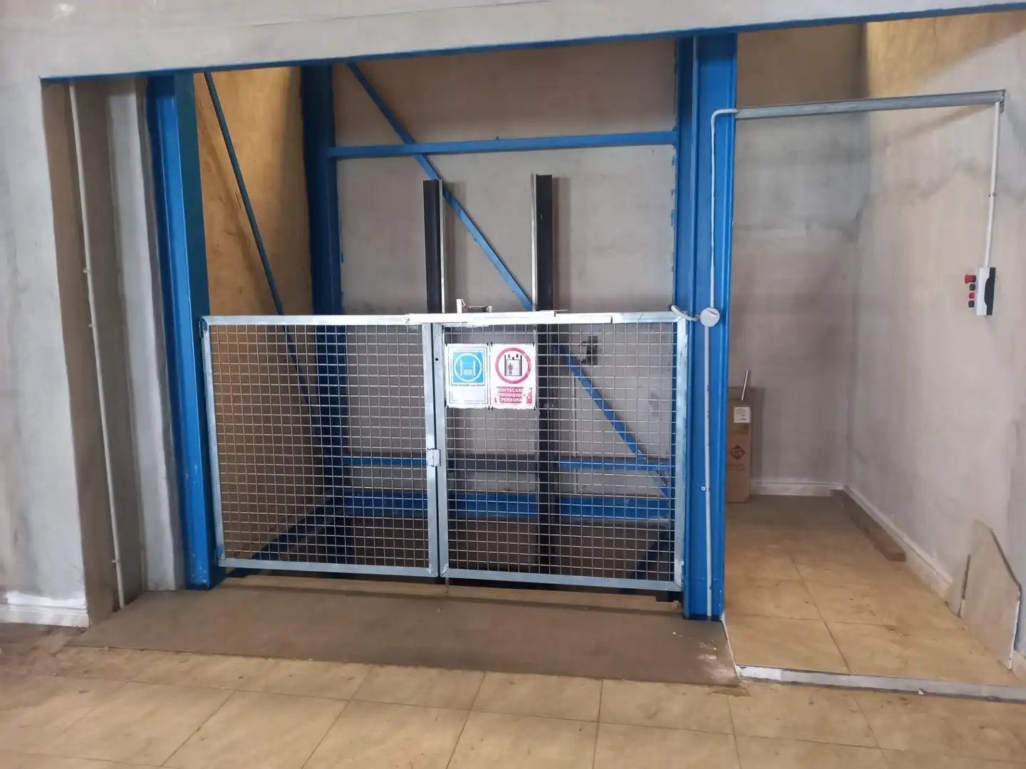 Industrial buildings for rent in Aspe