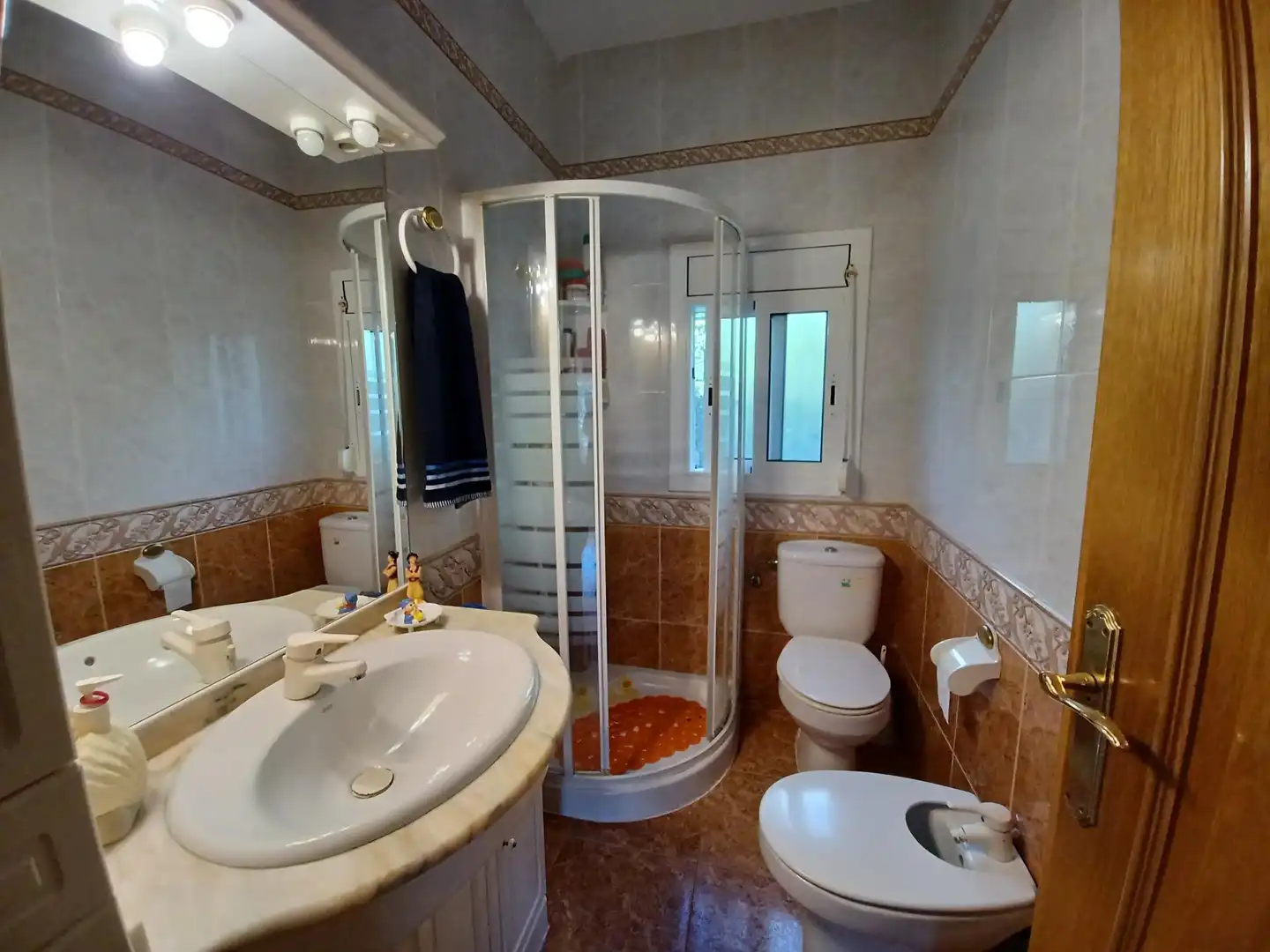 Bany de Casa o xalet en venda en Cubelles amb Jardí privat