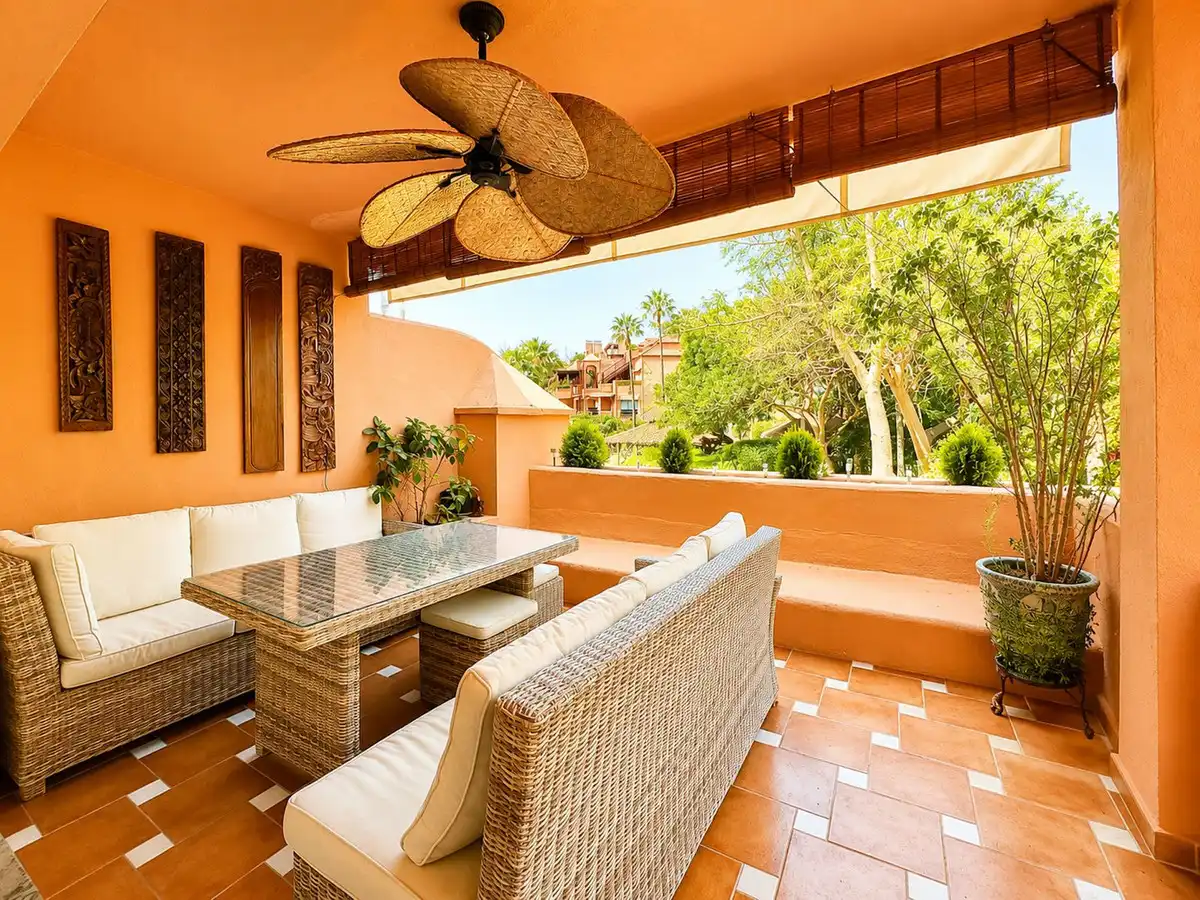 Flat with lift for sale in San Pedro de Alcántara, imagen 2