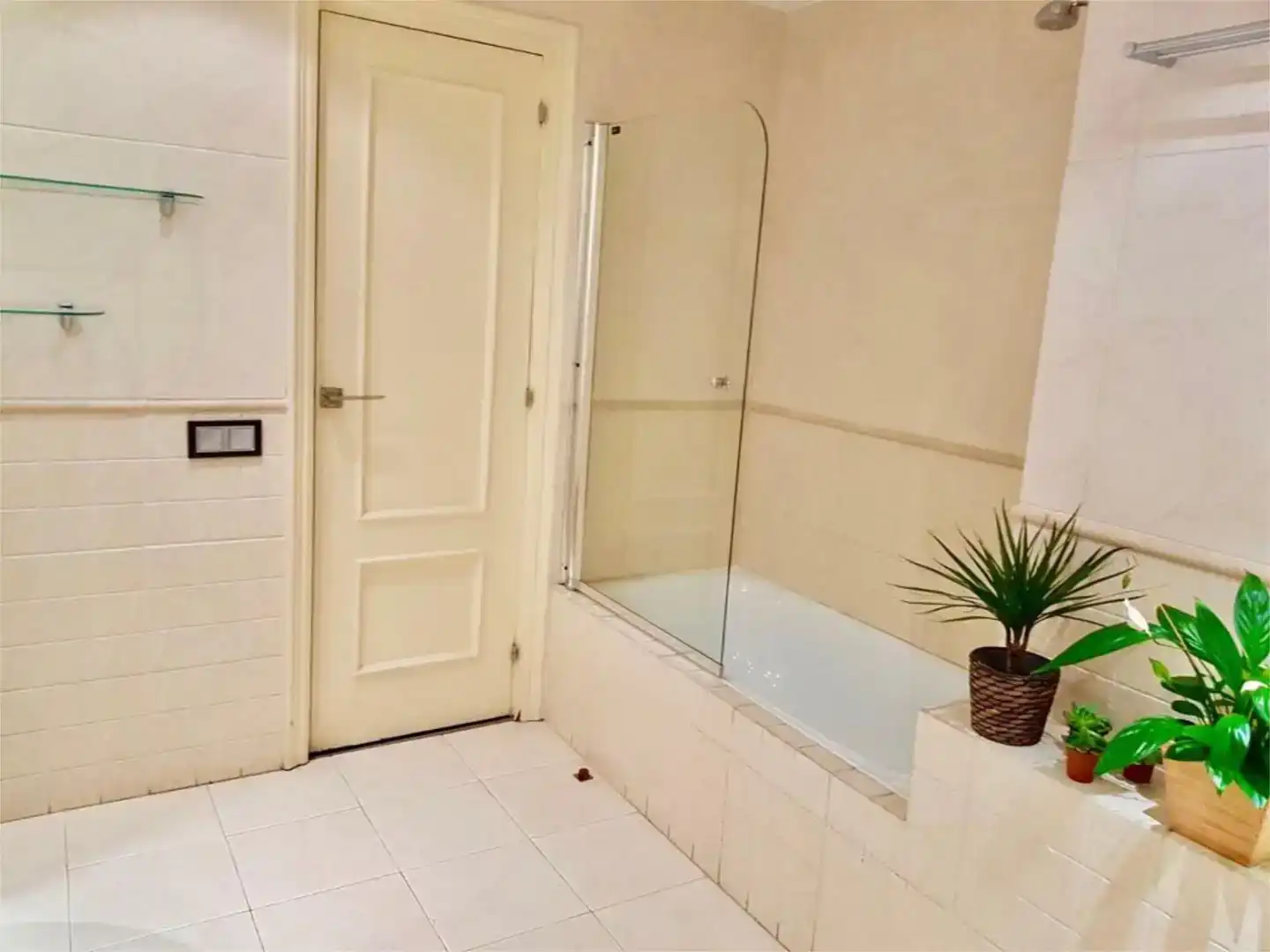 Badezimmer von Wohnung zum Verkauf in  Madrid Capital mit Klimaanlage und Schwimmbad