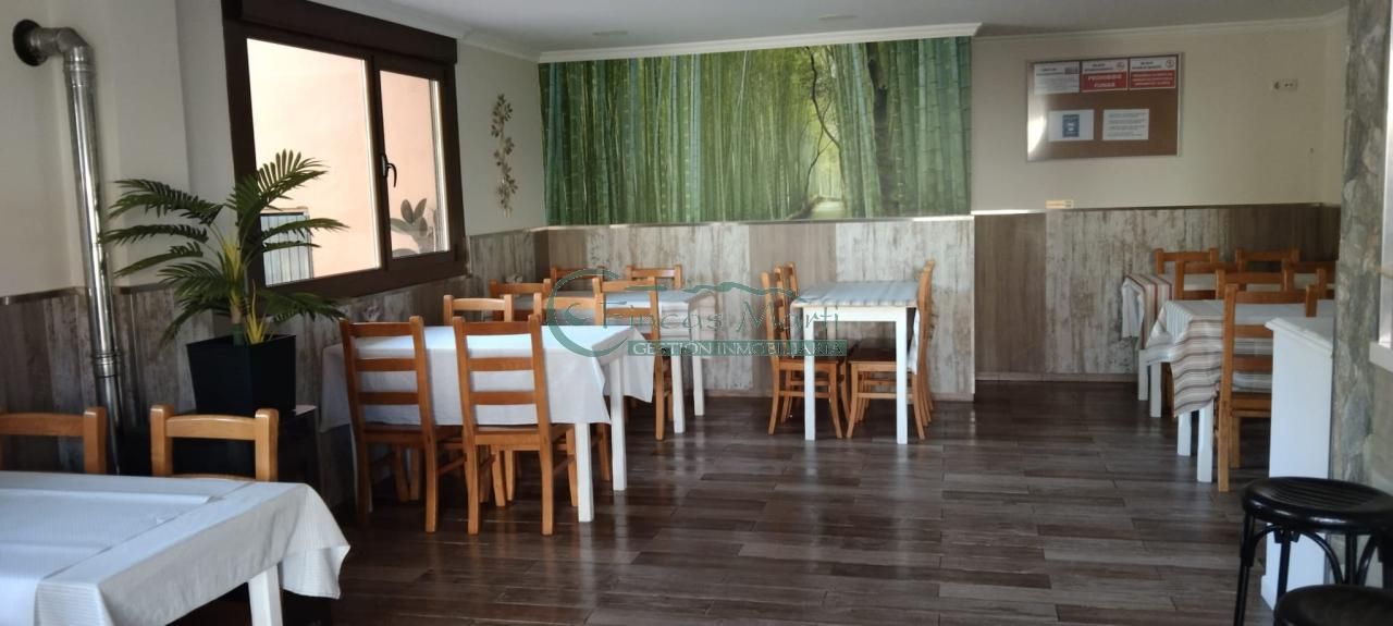 Local de lloguer en Vigo  amb Terrassa i Moblat