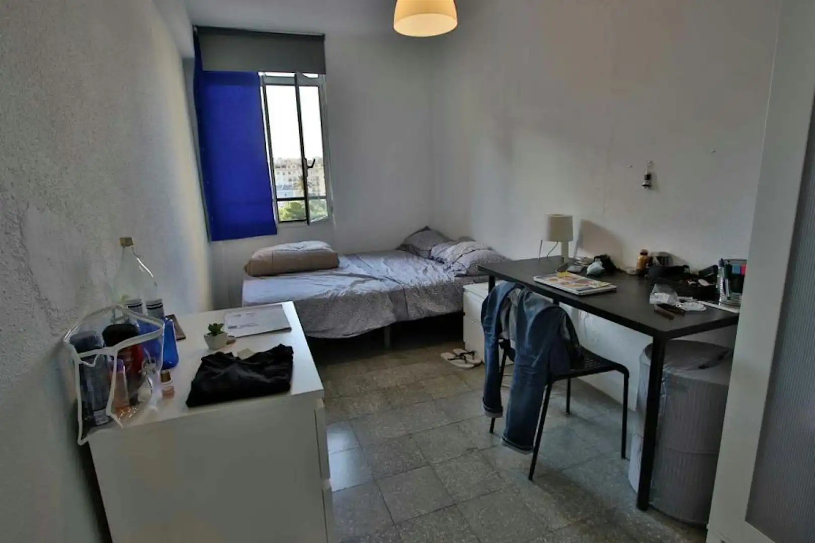 Schlafzimmer von Wohnung zur untervermieten in Valencia mit Heizung, Waschmaschine und Fernseher