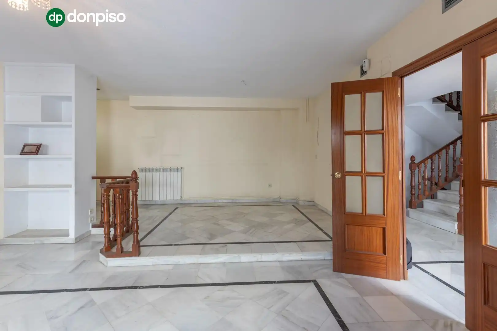 Einfamilien-Reihenhaus zum Verkauf in Granada mit Heizung, Terrasse und Abstellraum