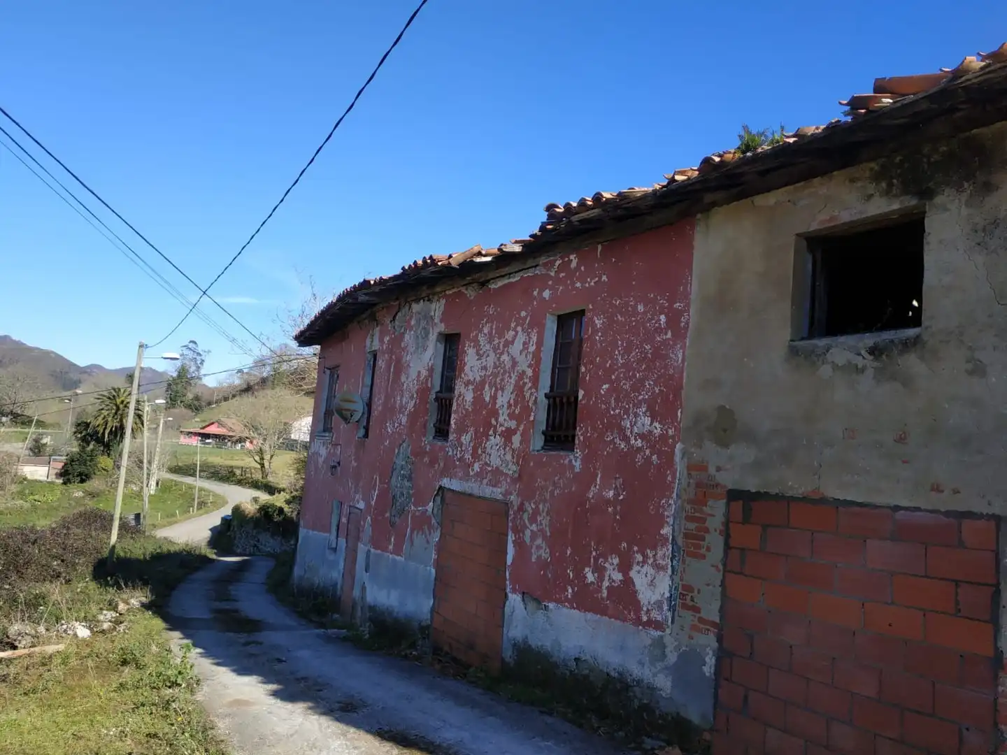 Vista exterior de Casa o chalet en venta en Parres con Piscina