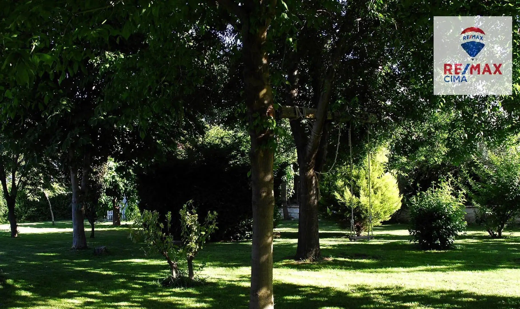 Jardí de Casa o xalet en venda en Baza amb Aire condicionat, Calefacció i Jardí privat