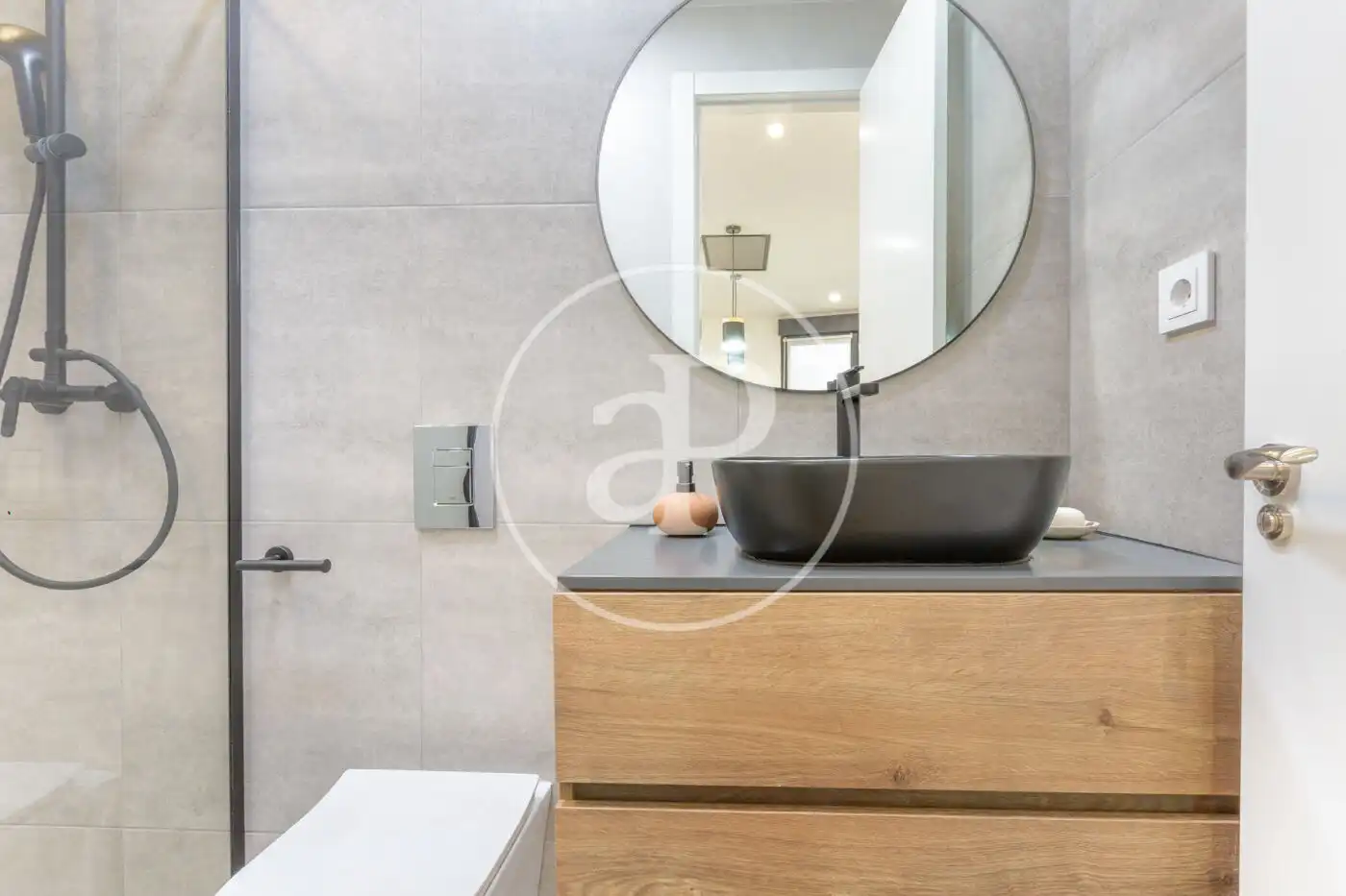 Baño de Piso en venta en Valencia con Aire acondicionado, Calefacción y Amueblado