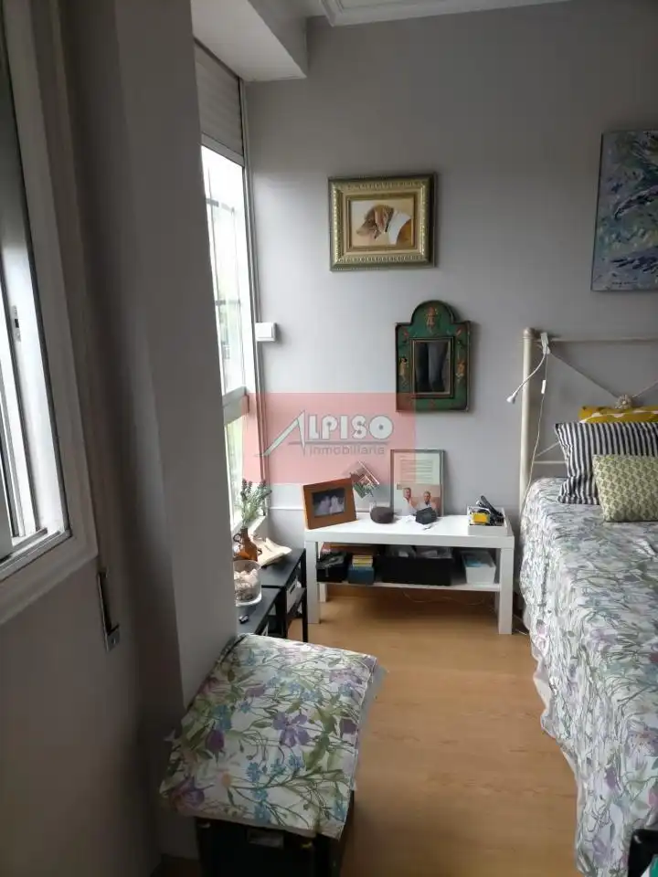 Sala d'estar de Pis en venda en Ourense Capital  amb Calefacció, Parquet i Traster