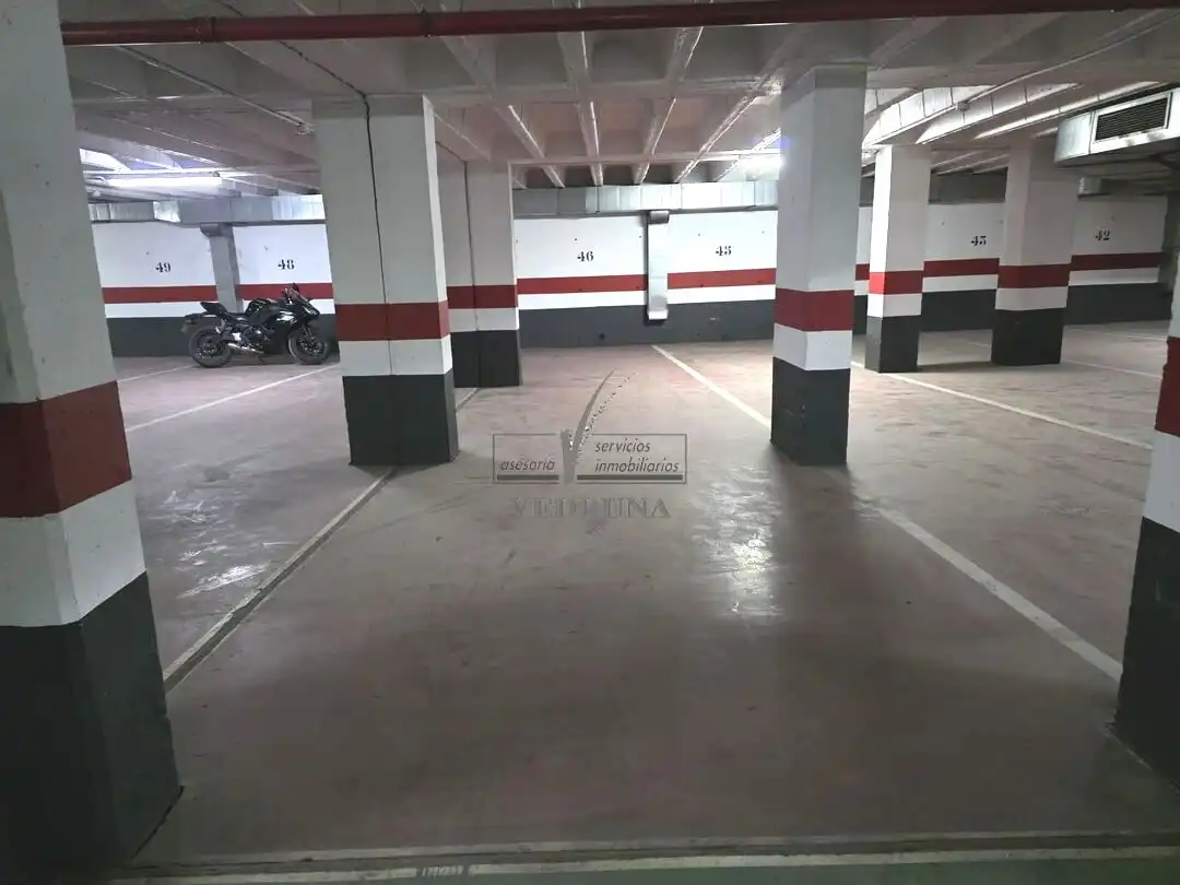 Parkplatz von Garage zur Miete in Zaragoza