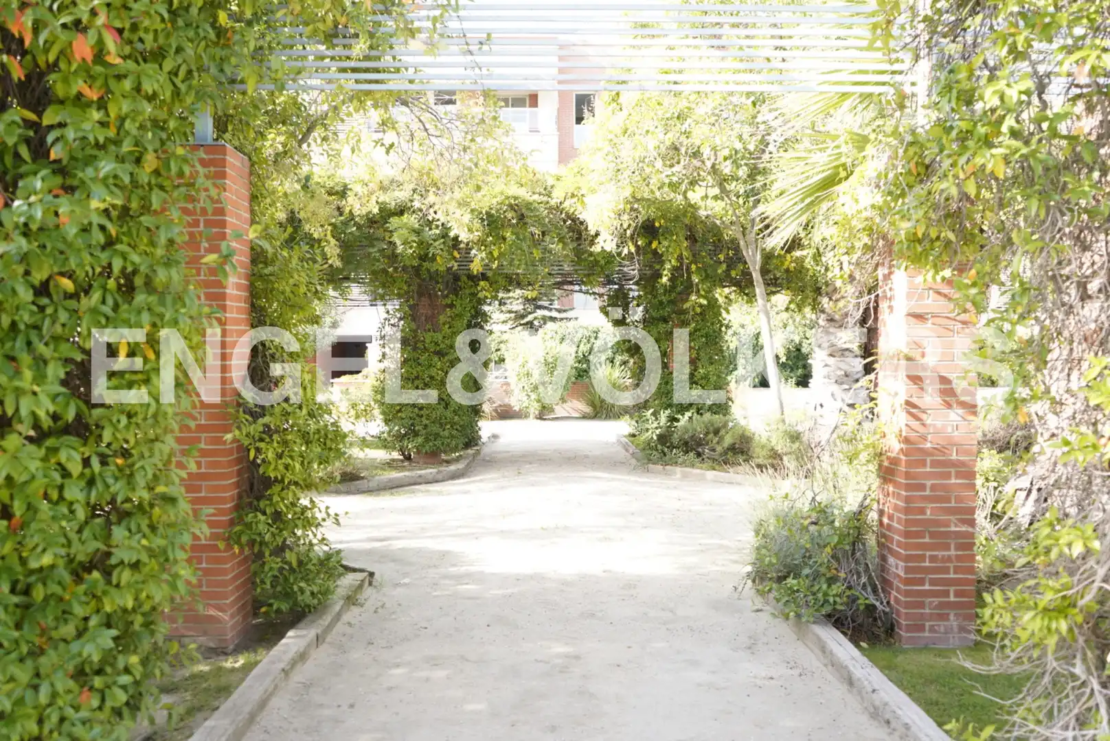 Vista exterior de Piso de alquiler en Pozuelo de Alarcón con Aire acondicionado, Calefacción y Jardín privado