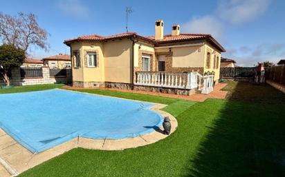 Swimming pool of House or chalet for sale in Labajos  with Heating, Storage room and Swimming Pool