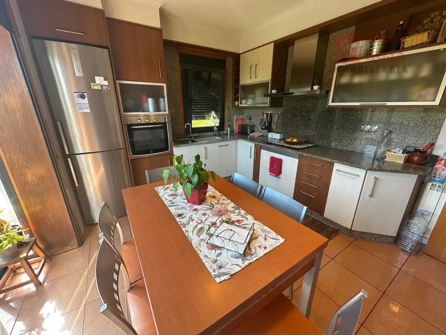 Cuina de Casa o xalet en venda en Cangas  amb Calefacció, Terrassa i Traster