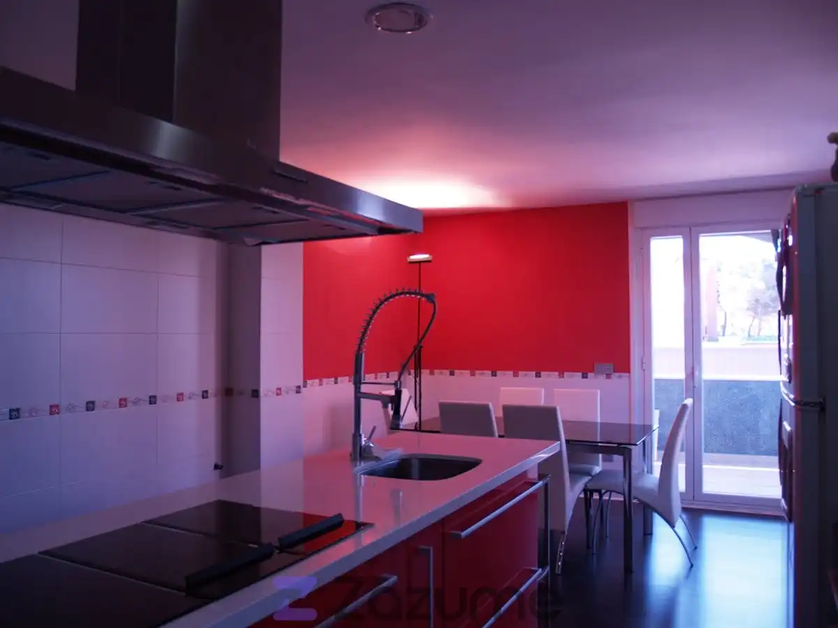 Cocina de Casa o chalet de alquiler en Aldeamayor de San Martín con Calefacción, Jardín privado y Terraza