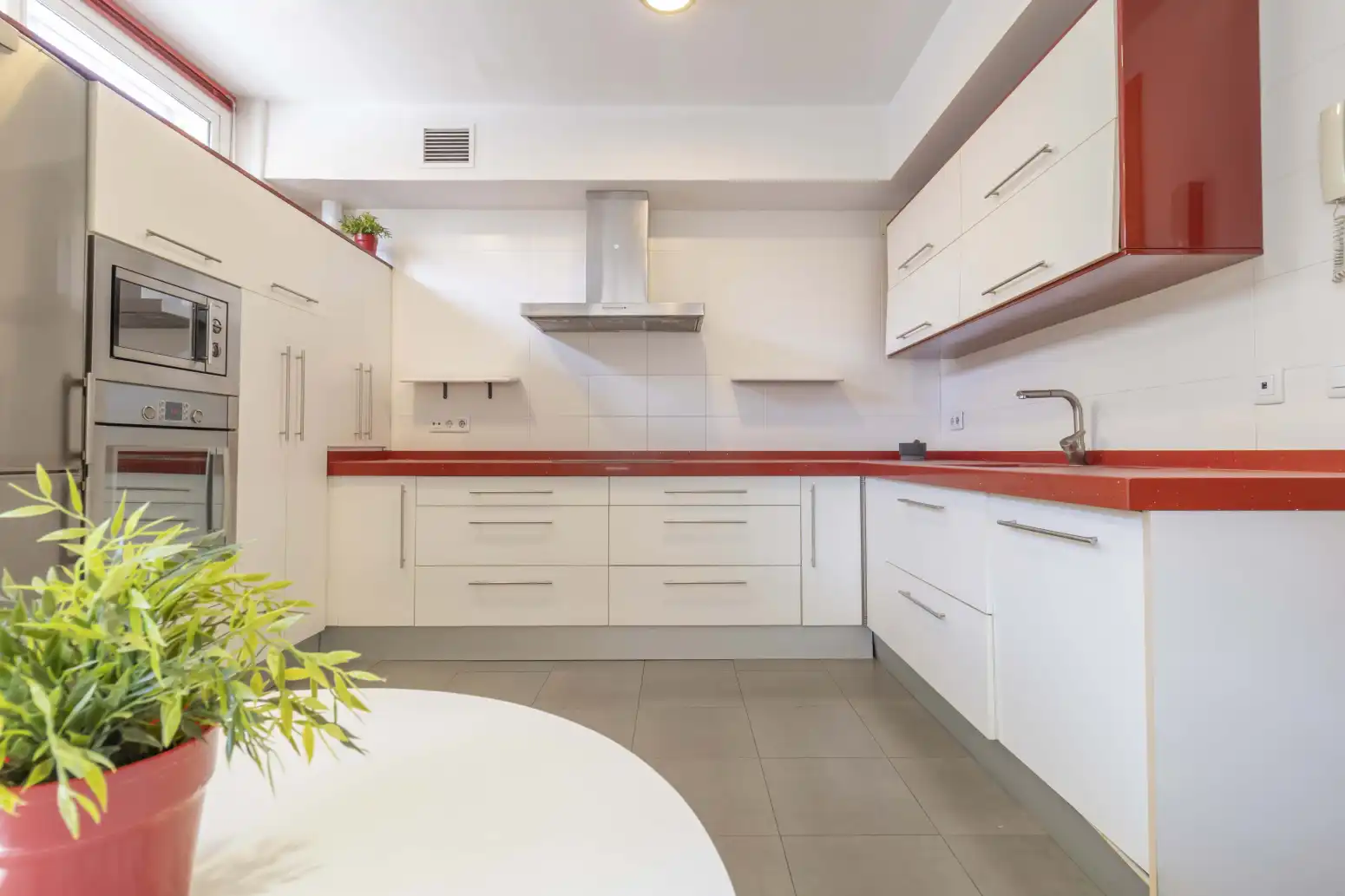Cocina de Casa adosada en venta en Espartinas con Aire acondicionado, Terraza y Piscina