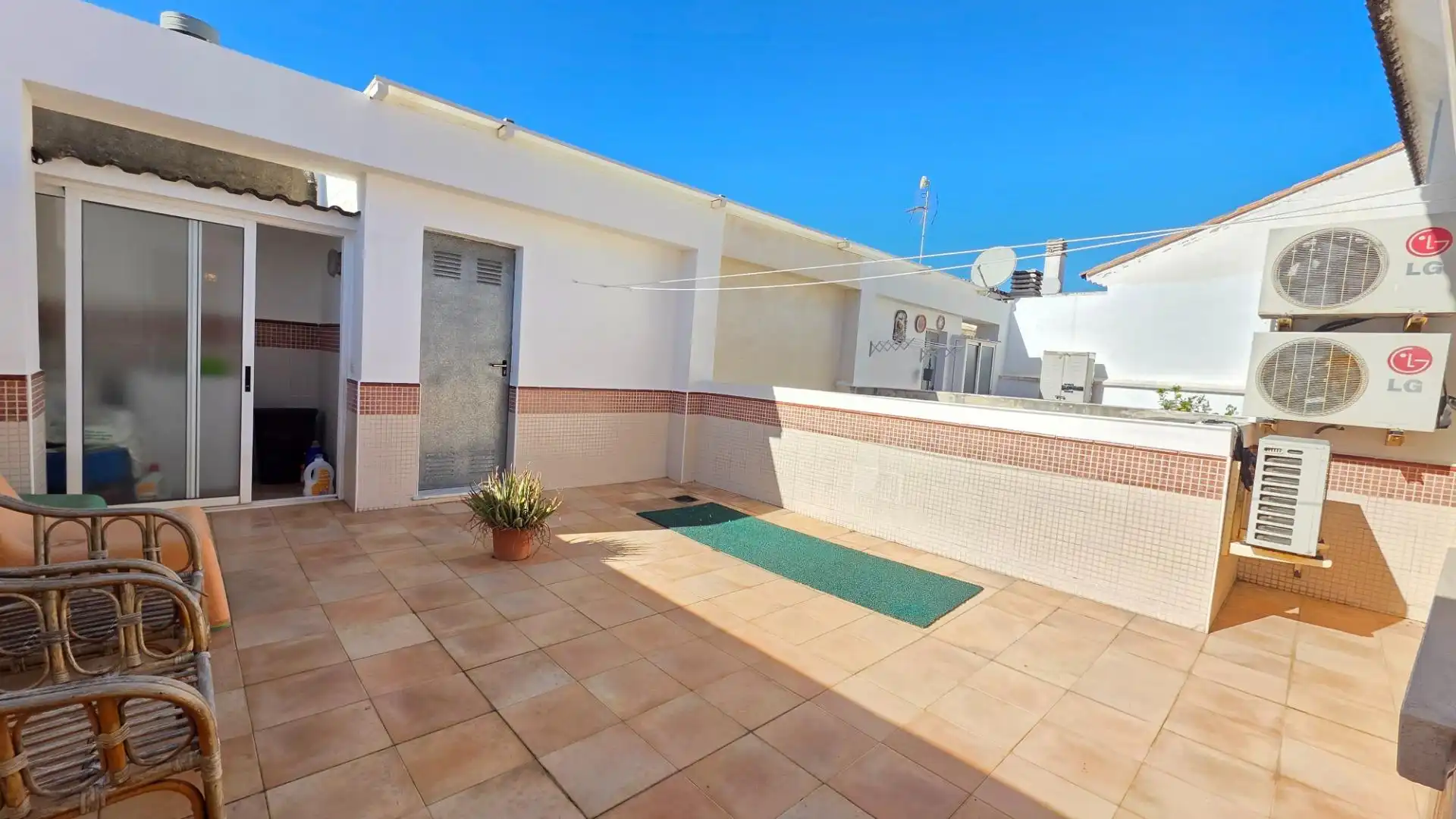 Außenansicht von Dachboden zum Verkauf in Gandia mit Klimaanlage, Terrasse und Abstellraum