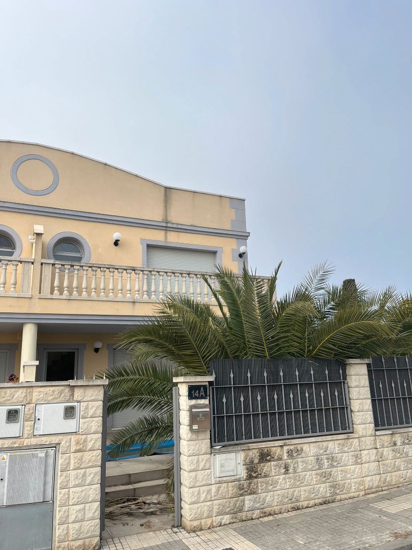 Exterior view of Single-family semi-detached for sale in Cambrils  with Air Conditioner, Heating and Private garden