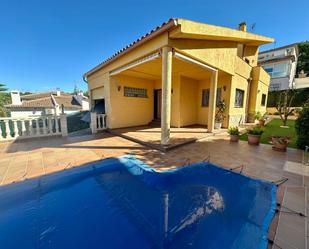 Exterior view of House or chalet for sale in El Vendrell  with Heating, Private garden and Terrace