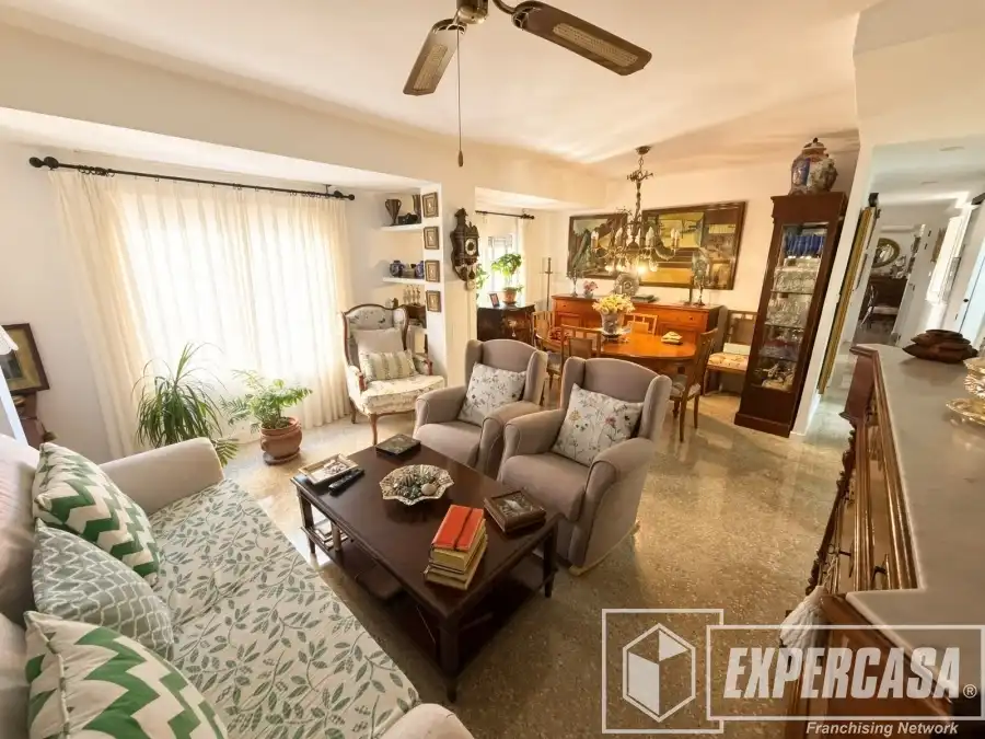 Sala d'estar de Pis en venda en Valencia amb Aire condicionat