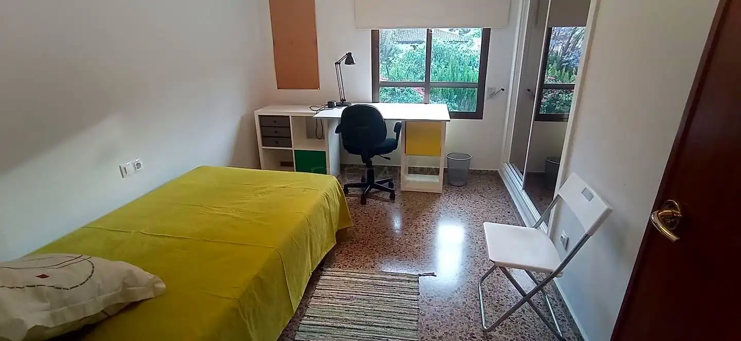 Habitación de Apartamento de alquiler en Moncada con Aire acondicionado, Terraza y Amueblado