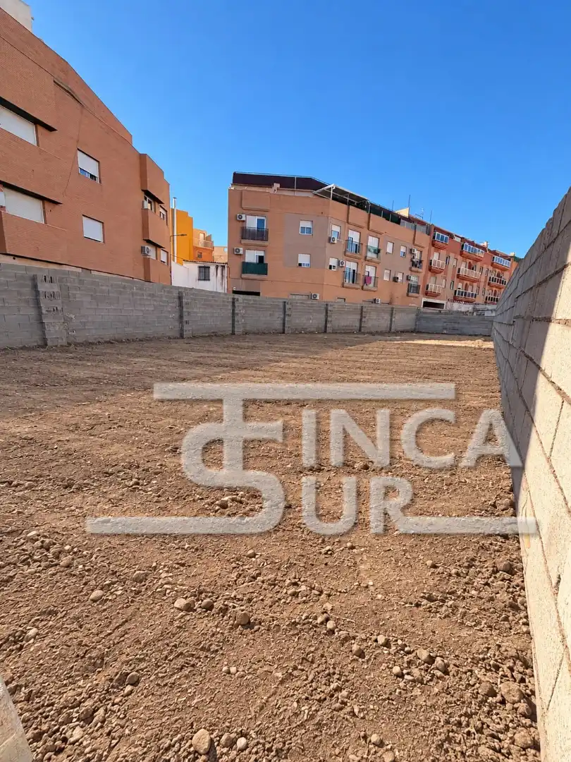Wohnbaugrundstück zum Verkauf in Avenida Luis Buñuel 7