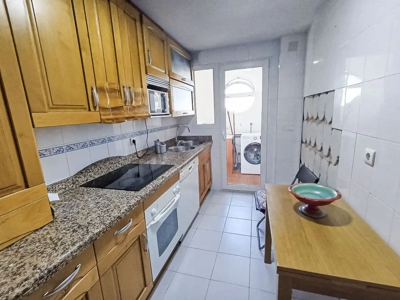 Küche von Wohnung zum Verkauf in Málaga mit Klimaanlage, Terrasse und Abstellraum