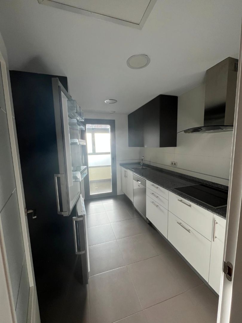 Kitchen of Flat to rent in  Madrid Capital  with Heating, Parquet flooring and Storage room