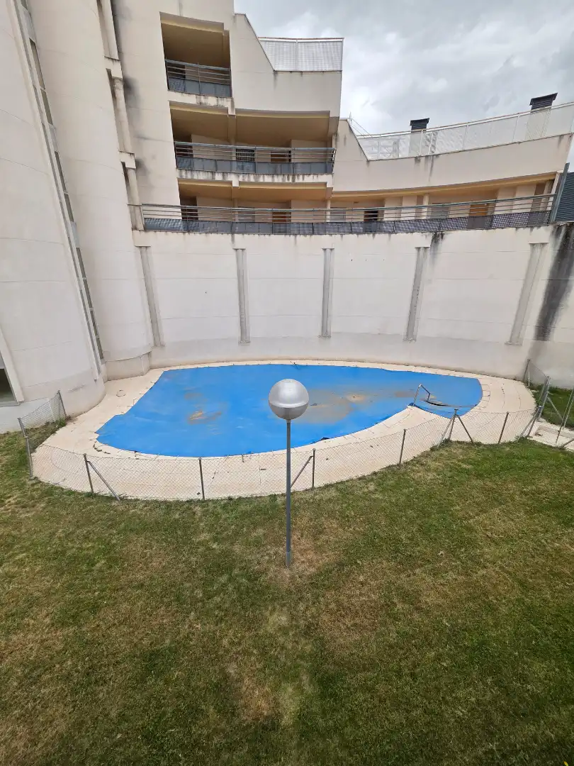 Piscina de Pis en venda en Parla amb Terrassa, Traster i Piscina comunitària