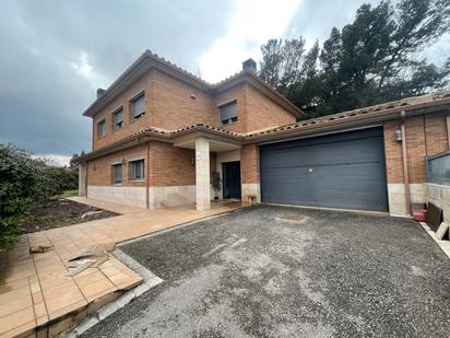 Vista exterior de Casa o xalet en venda en Llinars del Vallès amb Calefacció, Jardí privat i Parquet