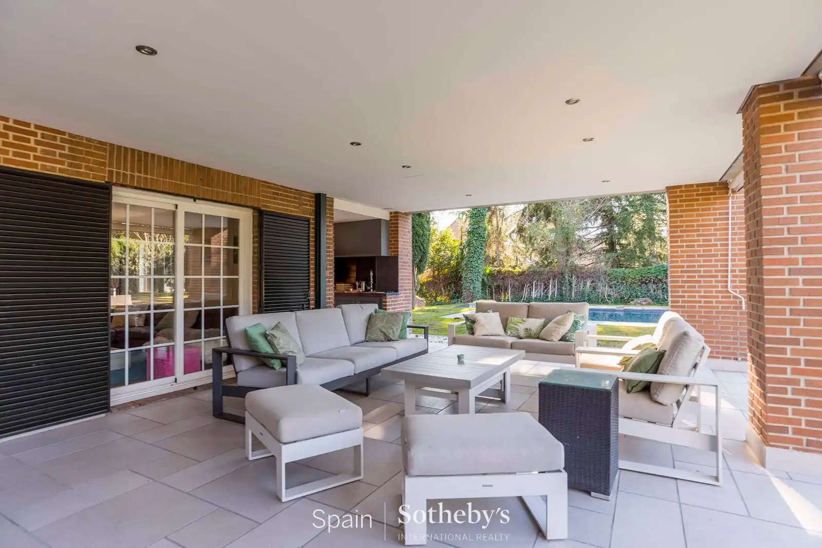 Garden of Houses for sale in La Moraleja  with Air Conditioner, Heating and Private garden