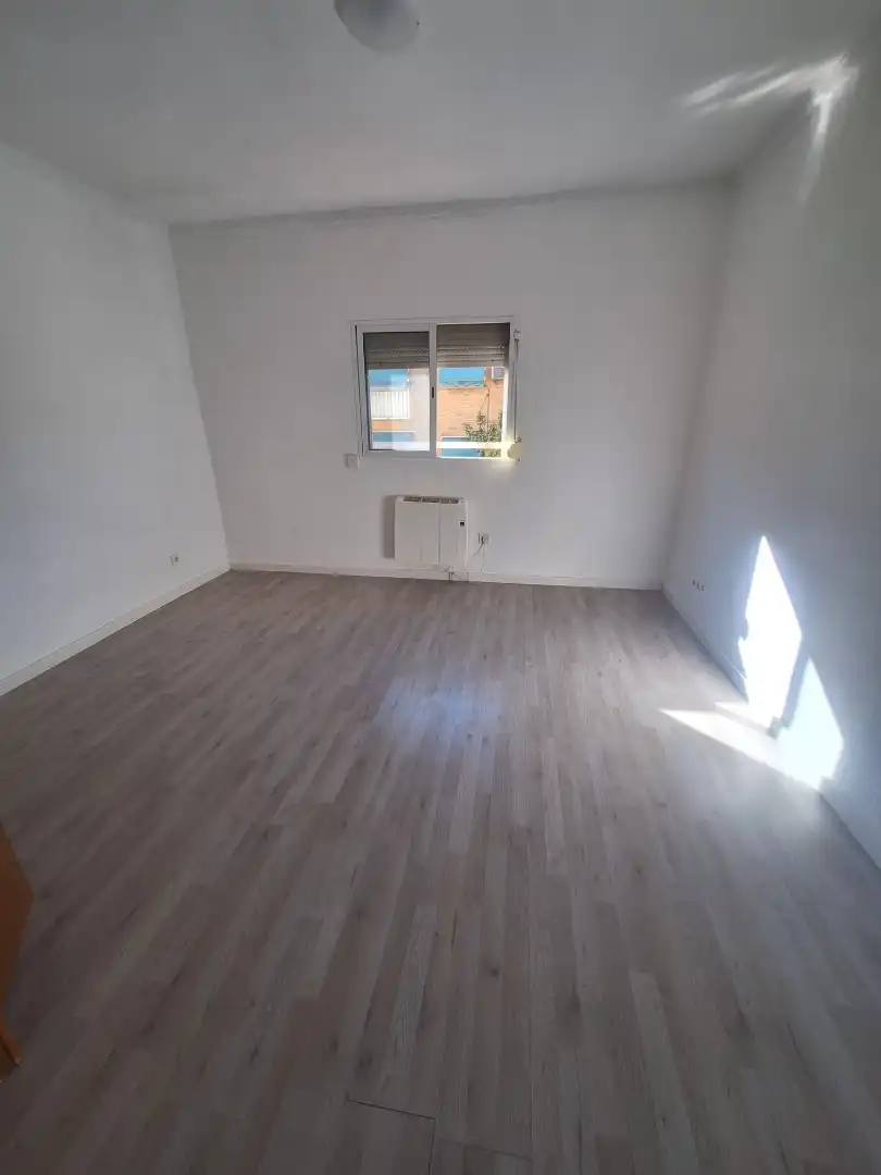 Schlafzimmer von Wohnung zum Verkauf in Madrid mit Heizung und Ofen