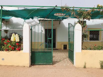 Vista exterior de Casa o xalet en venda en Badajoz Capital amb Aire condicionat, Terrassa i Piscina