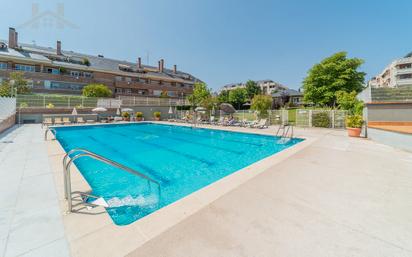 Piscina de Pis en venda en Majadahonda amb Aire condicionat i Terrassa