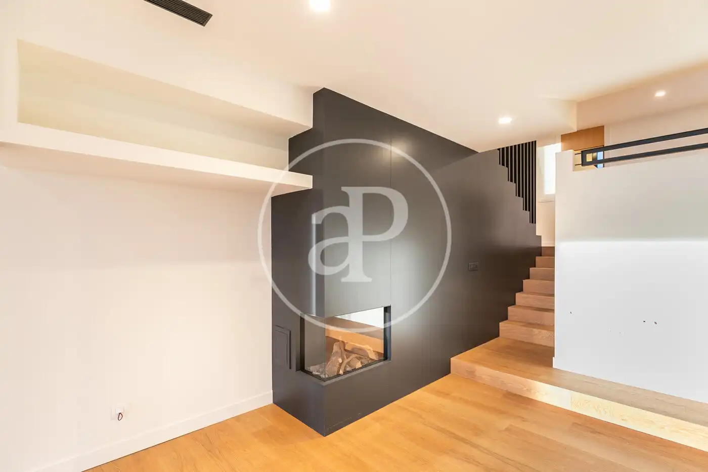 Flat for rent in Barcelona  with Air Conditioner, Heating and Private garden