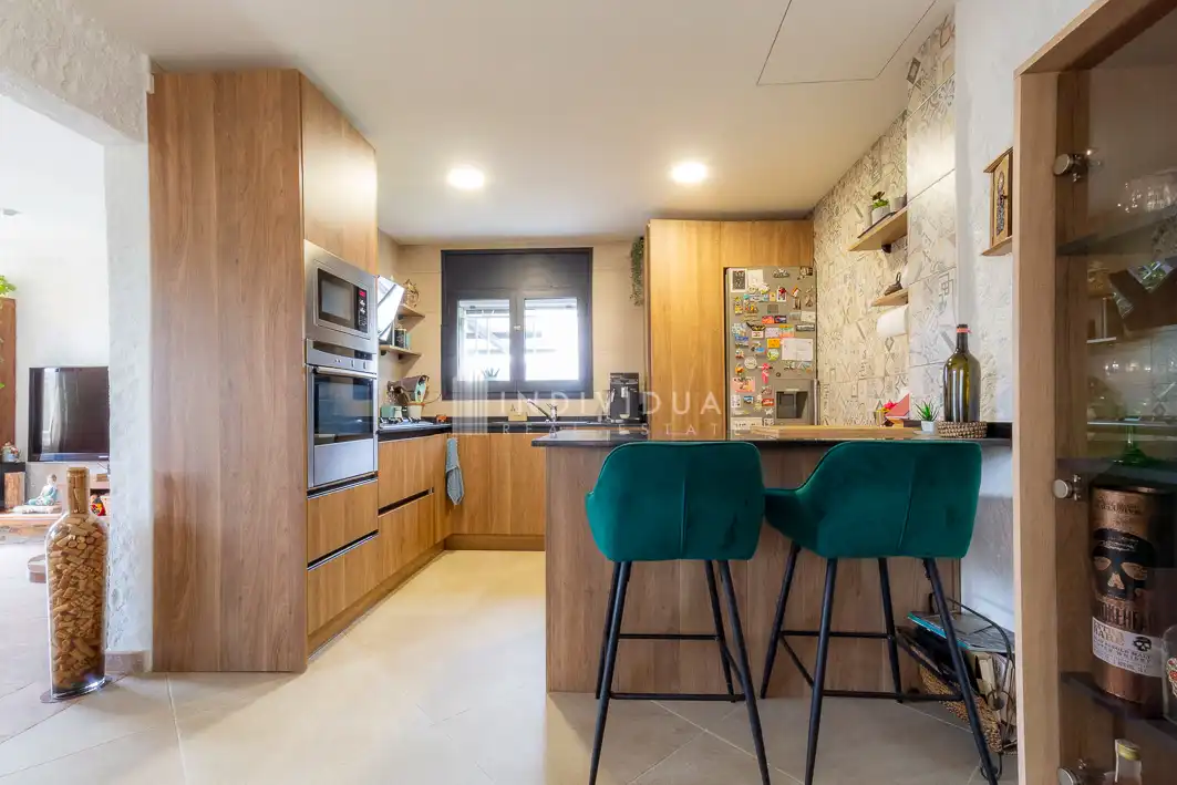 Cuina de Casa o xalet en venda en Santa Eulàlia de Ronçana amb Aire condicionat, Calefacció i Jardí privat