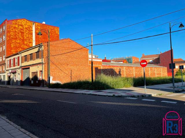 Edificio en Venta en Francisco Fernández Díez en Armunia