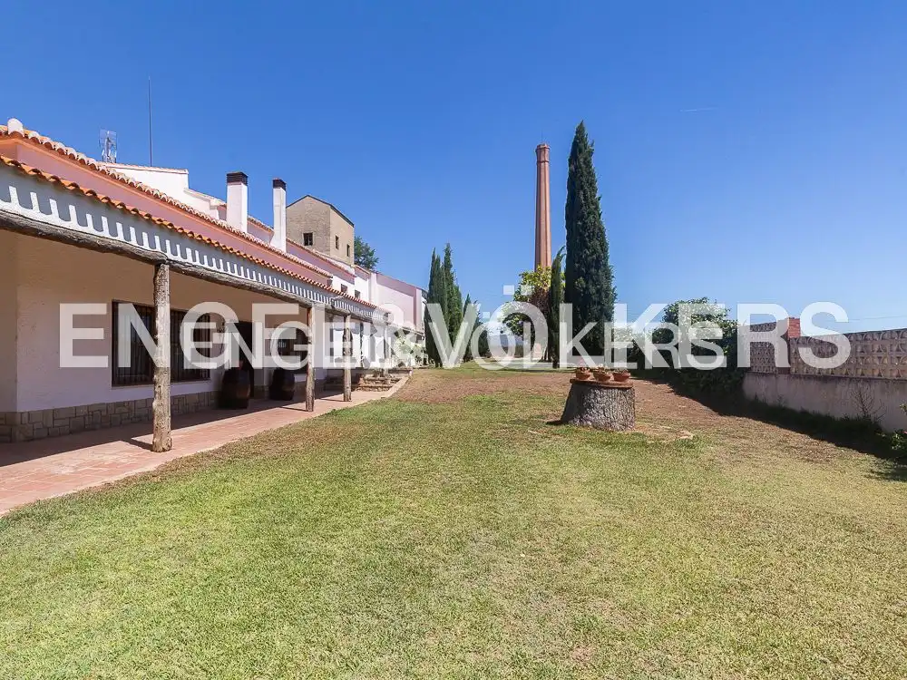 Casa rústica con piscina en venta en Requena, imagen 2