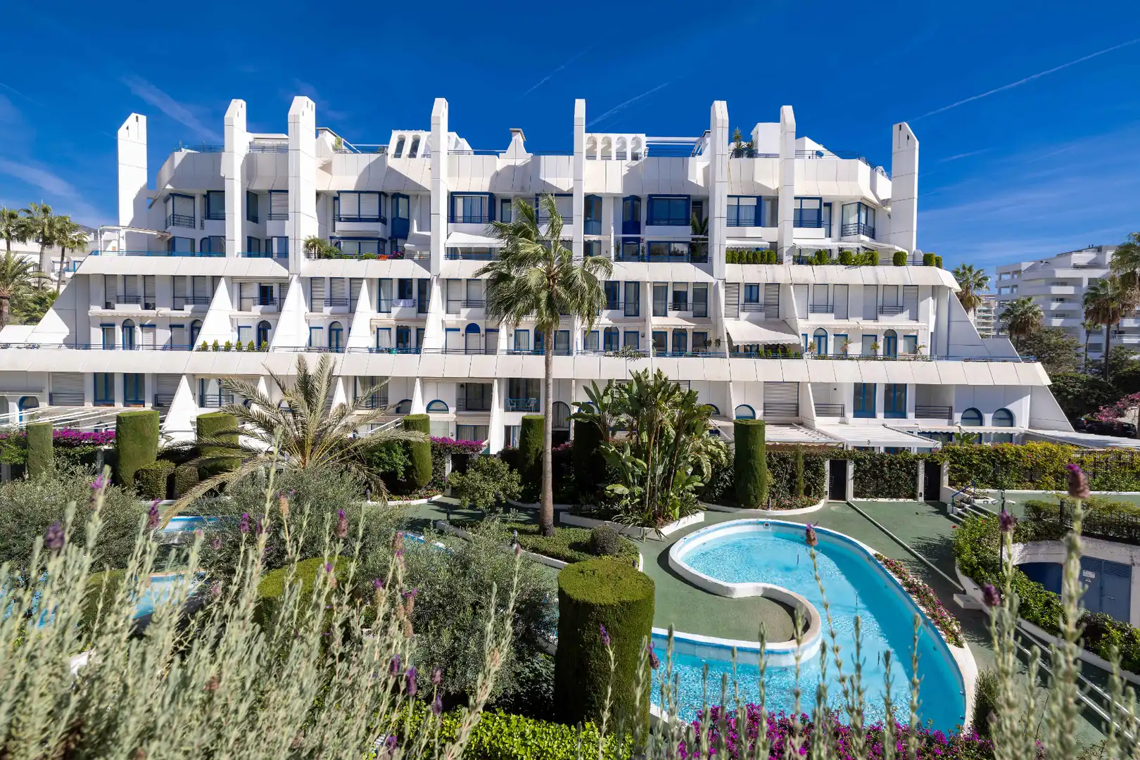 Vista exterior de Dúplex en venta en Marbella con Aire acondicionado, Calefacción y Terraza